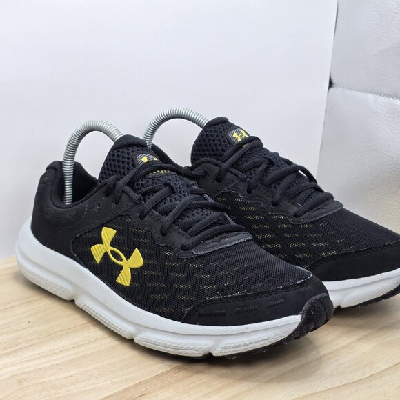 Men's size 8 Under Armour, Charged Assert 10 Running Shoe 3026175-008 Black/Gold - Picture 5 of 9